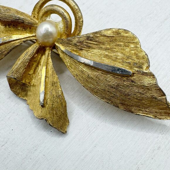 BSK Vintage MCM Textured Gold Tone Pearl Flower Brooch Pin Modernist - Picture 10 of 13